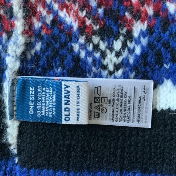 BUNDLE: Old Navy Unisex Fair Isle Beanie & Scarf Bundle - Picture 15 of 17
